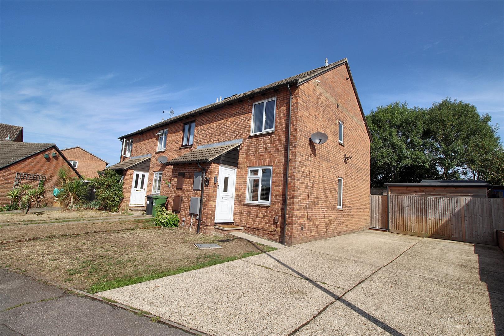 2 bed property in Latimer Drive, Reading